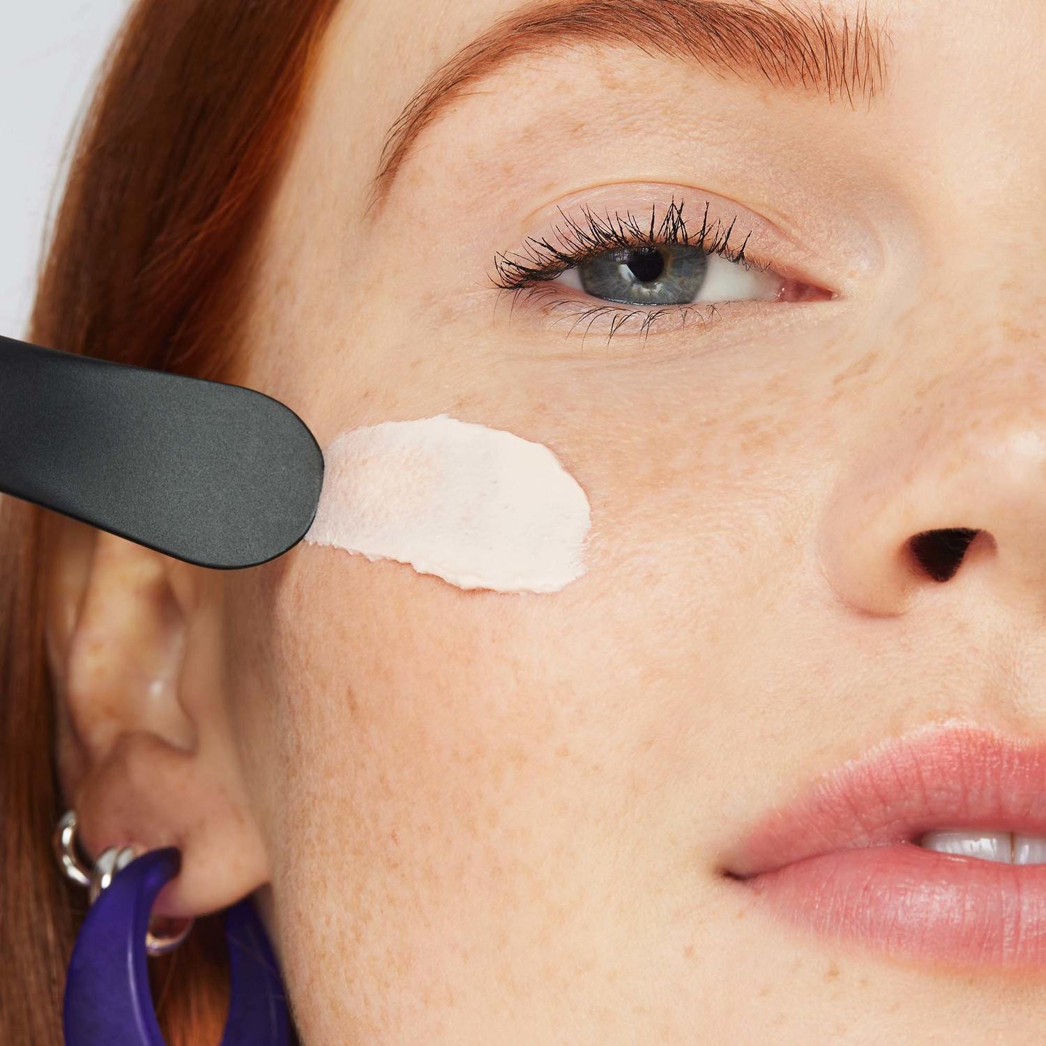 E.L.F. PUTTY PRIMER BRUSH & APPLICATOR (HERRAMIENTA DE MAQUILLAJE DE DOBLE PUNTA Y BROCHA DE MAQUILLAJE)